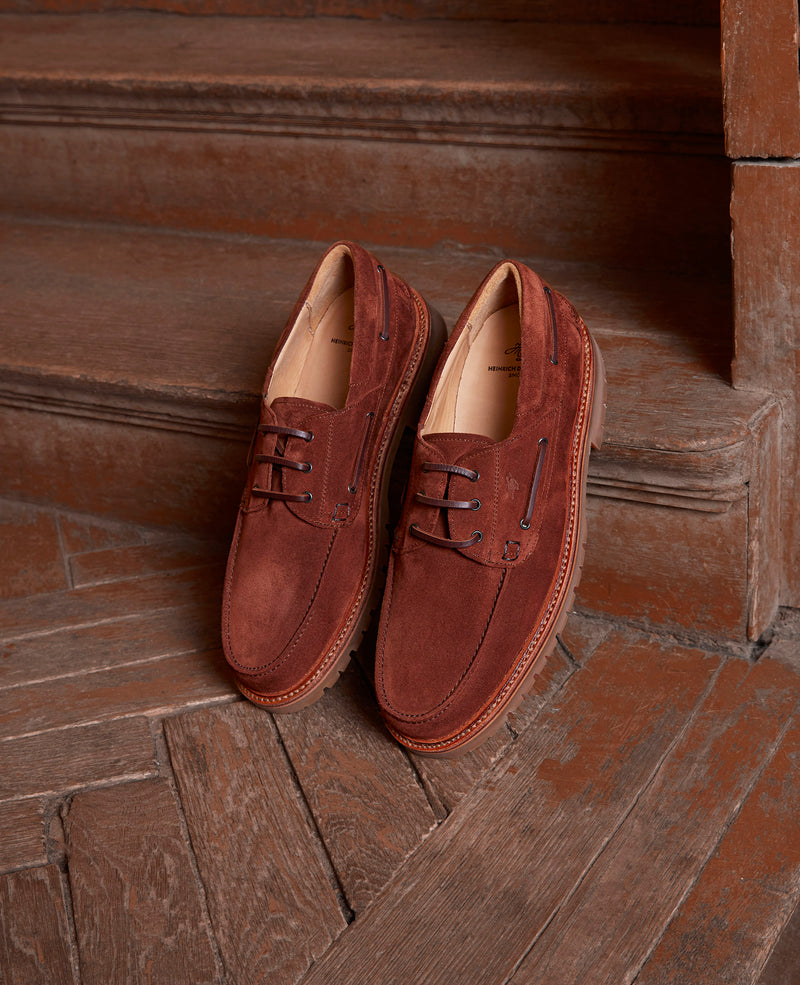 Miami Plain V - Reddish Brown