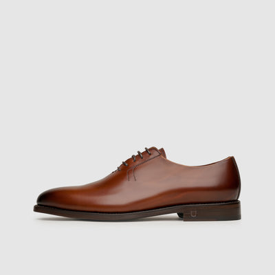 Wholecut shoes